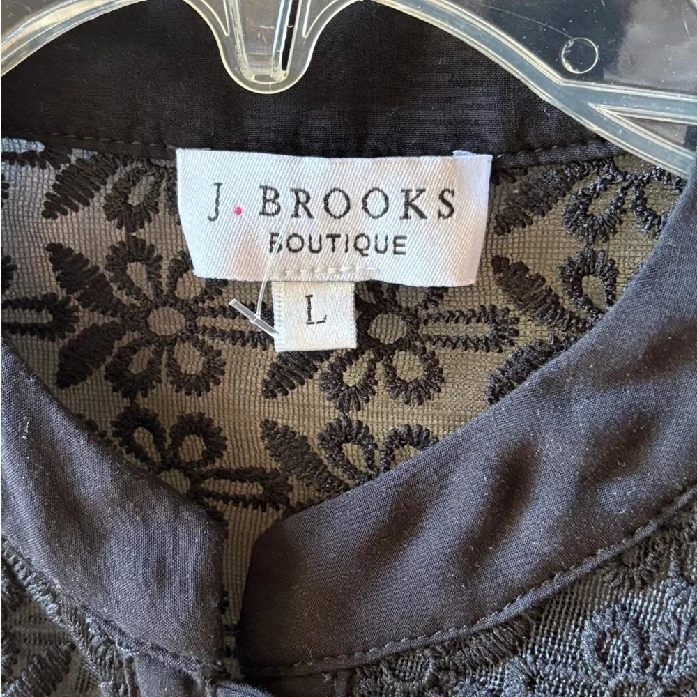 J Brooks Boutique Black Floral Belted Top Button Down Preowned - Picture 2 of 5